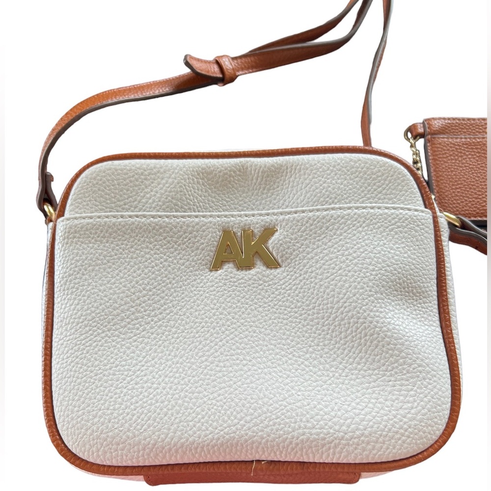 ANNE KLEIN two tone crossbody with attached card holder bright white / tan .NWOT